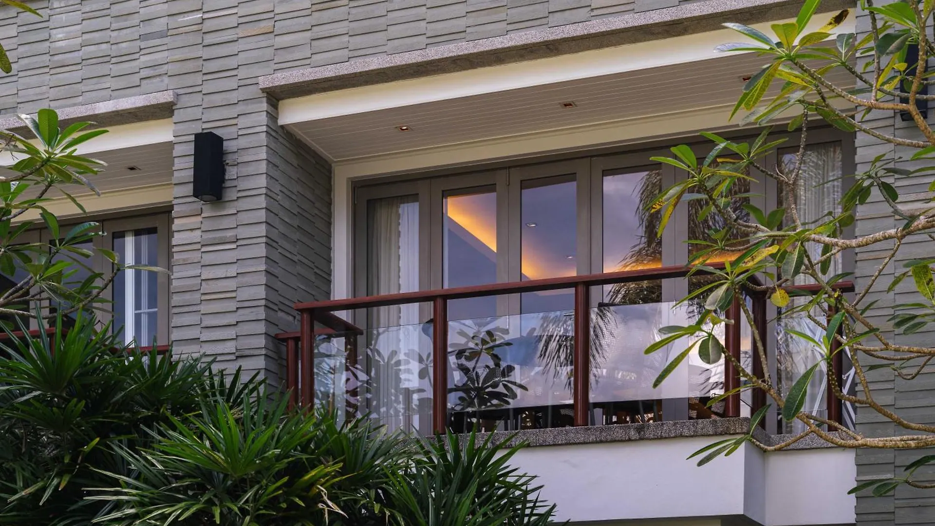 Beachfront Luxury 2 Bdr Apartment By Indreams, Naithon Beach  Nai Thon pláž